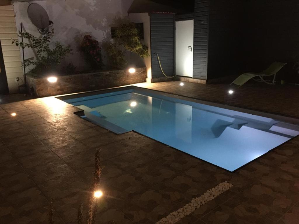 Nicole Residence Avec Piscine Chauffee & Jacuzzi Сен-Андре Екстериор снимка