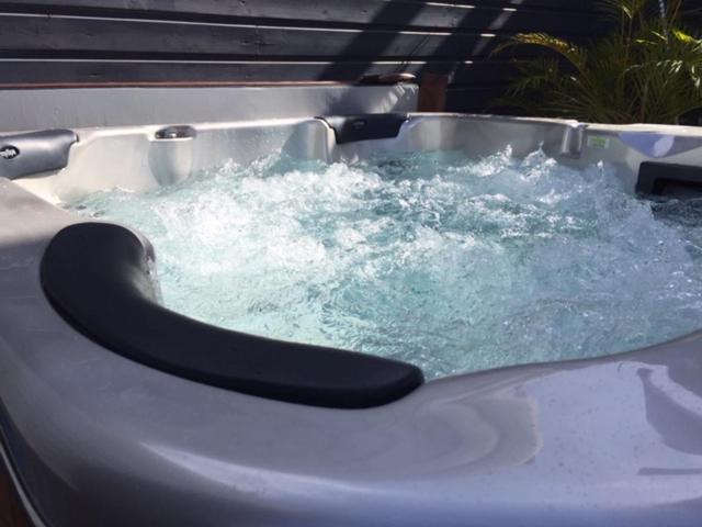 Nicole Residence Avec Piscine Chauffee & Jacuzzi Сен-Андре Екстериор снимка