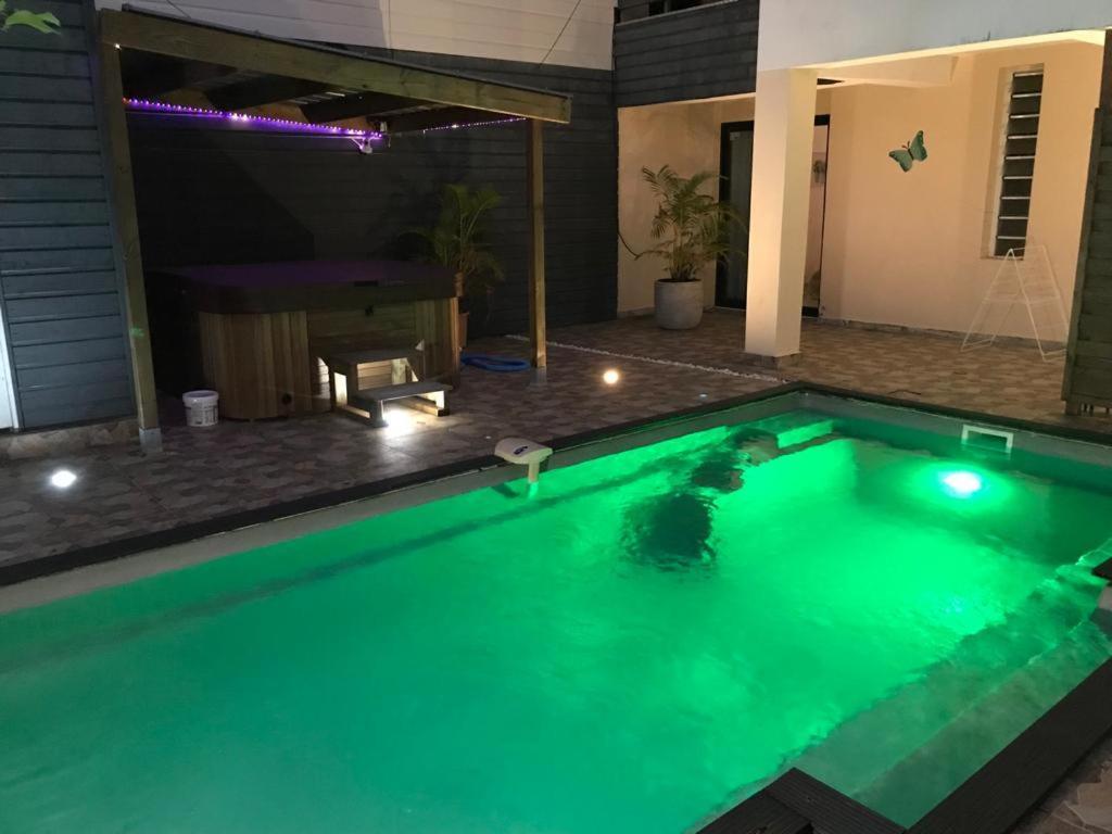 Nicole Residence Avec Piscine Chauffee & Jacuzzi Сен-Андре Екстериор снимка