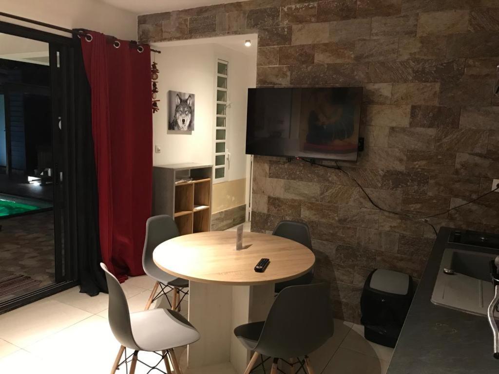 Nicole Residence Avec Piscine Chauffee & Jacuzzi Сен-Андре Екстериор снимка
