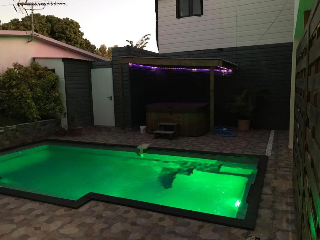 Nicole Residence Avec Piscine Chauffee & Jacuzzi Сен-Андре Екстериор снимка