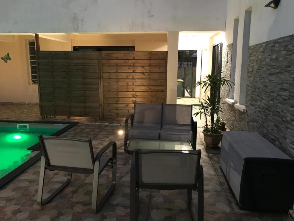 Nicole Residence Avec Piscine Chauffee & Jacuzzi Сен-Андре Екстериор снимка